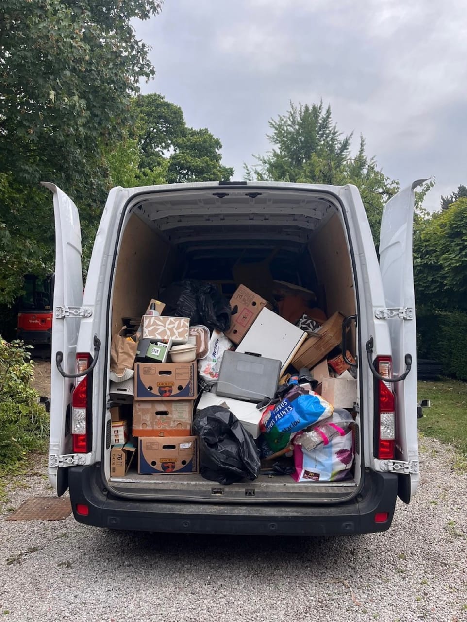 Camionnette du Téméraire Débarras chargée après un débarras en Lorraine